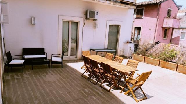 קטאניה Suite Con Terrazza In Centro Storico מראה חיצוני תמונה