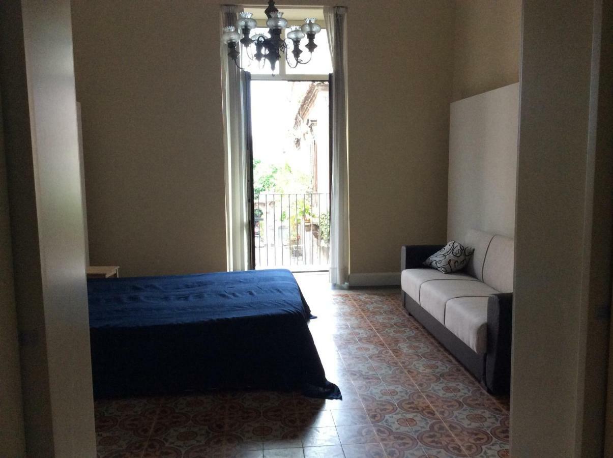 קטאניה Suite Con Terrazza In Centro Storico מראה חיצוני תמונה
