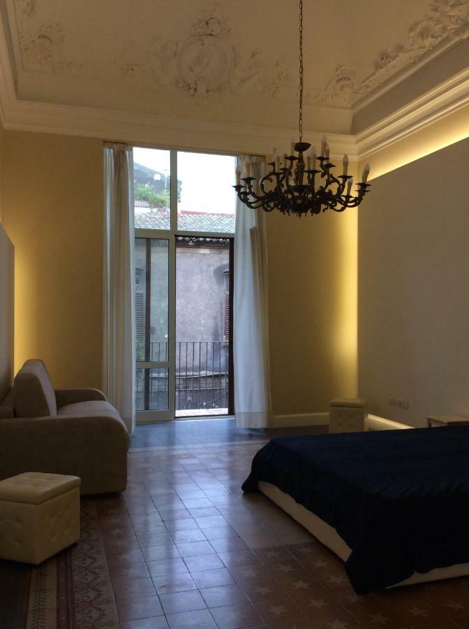 קטאניה Suite Con Terrazza In Centro Storico מראה חיצוני תמונה
