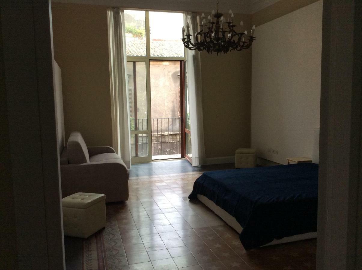 קטאניה Suite Con Terrazza In Centro Storico מראה חיצוני תמונה