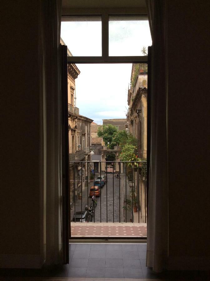 קטאניה Suite Con Terrazza In Centro Storico מראה חיצוני תמונה