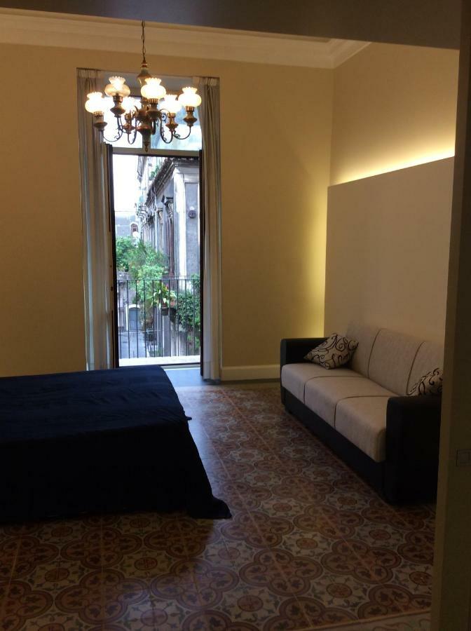 קטאניה Suite Con Terrazza In Centro Storico מראה חיצוני תמונה